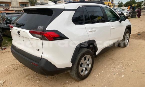 Acheter Occasion Voiture Toyota RAV4 Blanc à Dakar, Dakar Acheter Occasion Voiture Toyota RAV4 Blanc à Dakar, Dakar
