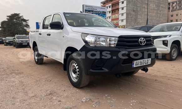 Dieundeu Beess Toyota Hilux White Auto in Dakar in Dakar Dieundeu Beess Toyota Hilux White Auto in Dakar in Dakar