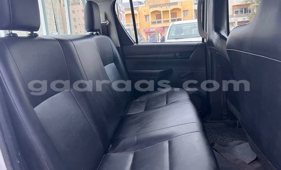 Dieundeu Beess Toyota Hilux White Auto in Dakar in Dakar Dieundeu Beess Toyota Hilux White Auto in Dakar in Dakar