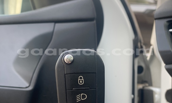 Acheter Import Voiture Peugeot 308 Blanc à Dakar, Dakar Acheter Import Voiture Peugeot 308 Blanc à Dakar, Dakar
