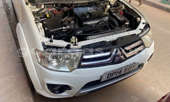 Acheter Import Voiture Mitsubishi L200 Blanc à Dakar, Dakar Acheter Import Voiture Mitsubishi L200 Blanc à Dakar, Dakar