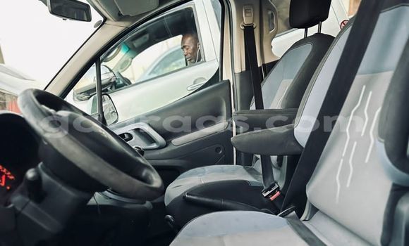 Acheter Import Voiture Peugeot Partner Blanc à Dakar, Dakar Acheter Import Voiture Peugeot Partner Blanc à Dakar, Dakar