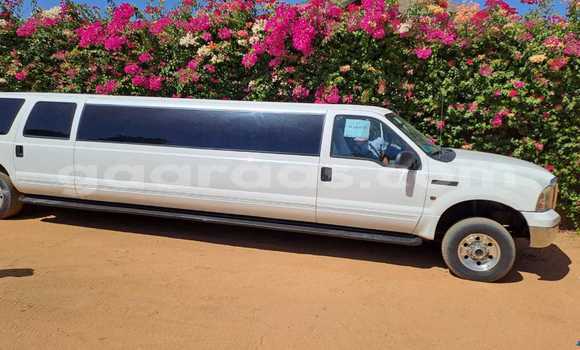 Acheter Occasion Voiture Ford Excursion Blanc à Mbour, Thies