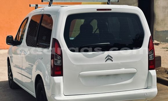 Acheter Import Voiture Citroen Berlingo Blanc à Dakar, Dakar Acheter Import Voiture Citroen Berlingo Blanc à Dakar, Dakar