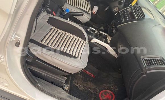 Dieundeu Occasion Mitsubishi RVR White Auto in Dakar in Dakar Dieundeu Occasion Mitsubishi RVR White Auto in Dakar in Dakar