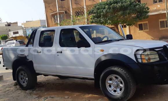 Dieundeu Occasion Nissan Navara White Auto in Dakar in Dakar Dieundeu Occasion Nissan Navara White Auto in Dakar in Dakar