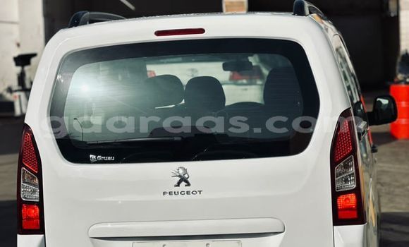 Dieundeu Imported Peugeot Partner White Auto in Dakar in Dakar Dieundeu Imported Peugeot Partner White Auto in Dakar in Dakar
