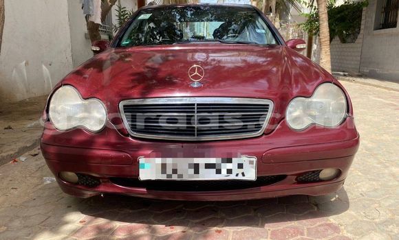 Acheter Occasion Voiture Mercedes‒Benz C–Class Rouge à Dakar, Dakar Acheter Occasion Voiture Mercedes‒Benz C–Class Rouge à Dakar, Dakar