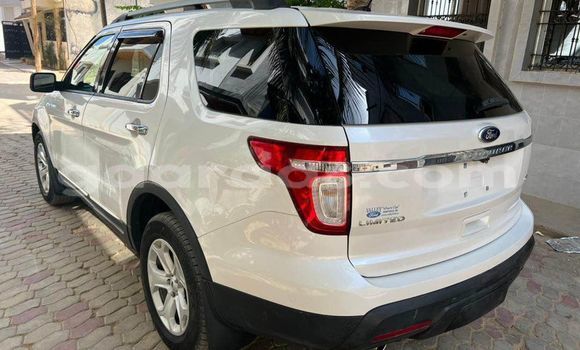 Buy Used Ford Explorer White Car in Dakar in Dakar Buy Used Ford Explorer White Car in Dakar in Dakar