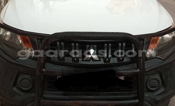 Buy Used Mitsubishi L200 White Car in Dakar in Dakar