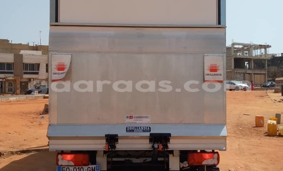 Dieundeu Occasion Mercedes‒Benz Sprinter White 4x4 in Dakar in Dakar Dieundeu Occasion Mercedes‒Benz Sprinter White 4x4 in Dakar in Dakar