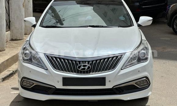 Buy Used Hyundai Grandeur White Car in Dakar in Dakar Buy Used Hyundai Grandeur White Car in Dakar in Dakar