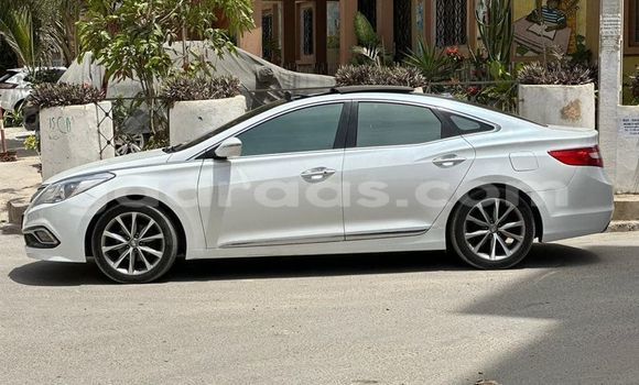 Acheter Occasion Voiture Hyundai Grandeur Blanc à Dakar, Dakar Acheter Occasion Voiture Hyundai Grandeur Blanc à Dakar, Dakar