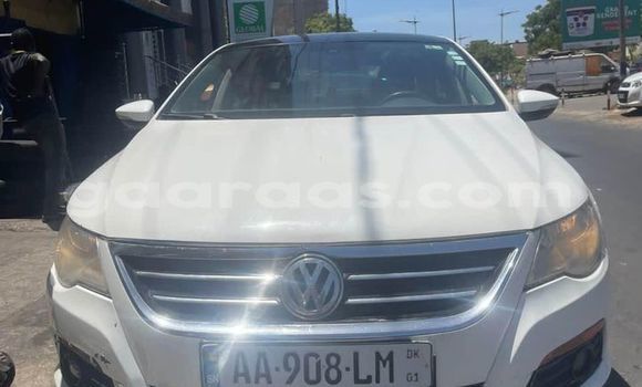 Buy Used Volkswagen Passat White Car in Dakar in Dakar