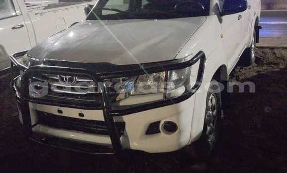 Dieundeu Occasion Toyota Hilux White Auto in Dakar in Dakar