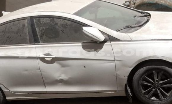 Dieundeu Occasion Hyundai Sonata White Auto in Dakar in Dakar Dieundeu Occasion Hyundai Sonata White Auto in Dakar in Dakar