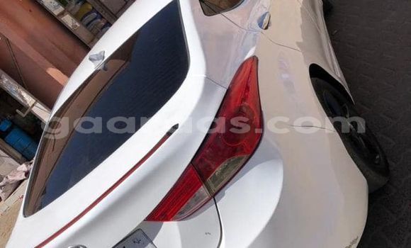 Buy Used Hyundai Elantra White Car in Dakar in Dakar