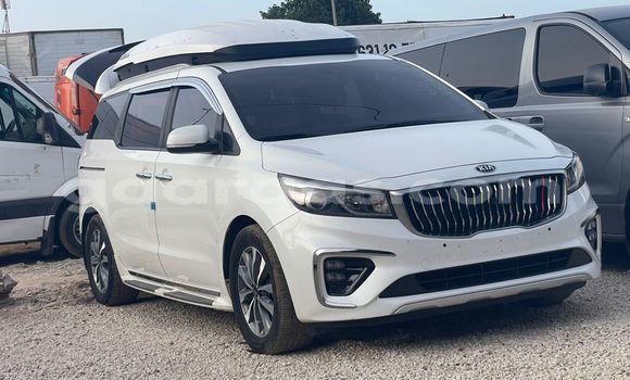 Buy Import Kia Carnival White Car in Dakar in Dakar Buy Import Kia Carnival White Car in Dakar in Dakar