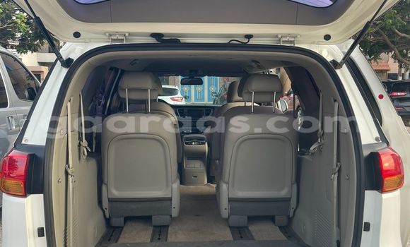 Buy Import Kia Carnival White Car in Dakar in Dakar Buy Import Kia Carnival White Car in Dakar in Dakar