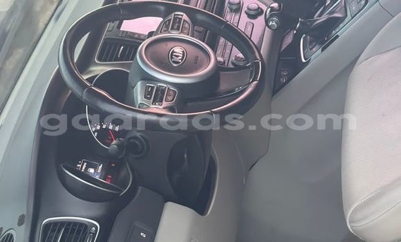 Buy Import Kia Carnival White Car in Dakar in Dakar Buy Import Kia Carnival White Car in Dakar in Dakar