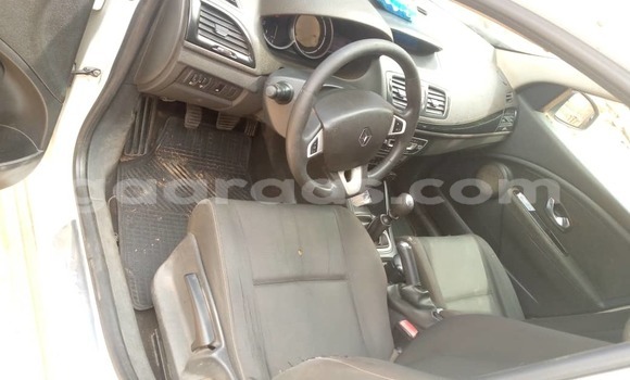 Acheter Occasion Voiture Renault Megane Blanc à Mbour, Thies Acheter Occasion Voiture Renault Megane Blanc à Mbour, Thies