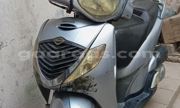 Acheter Occasion Moto Honda Scooters Gris à Dakar, Dakar Acheter Occasion Moto Honda Scooters Gris à Dakar, Dakar