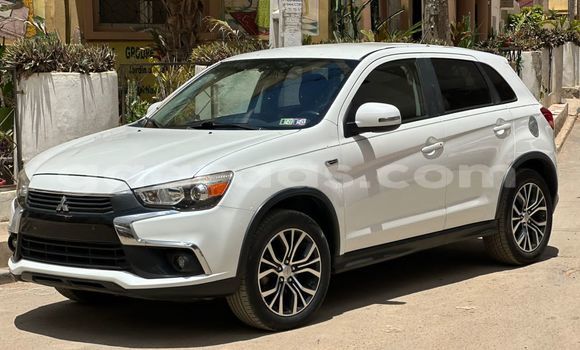 Acheter Import Voiture Mitsubishi Outlander Blanc à Dakar, Dakar
