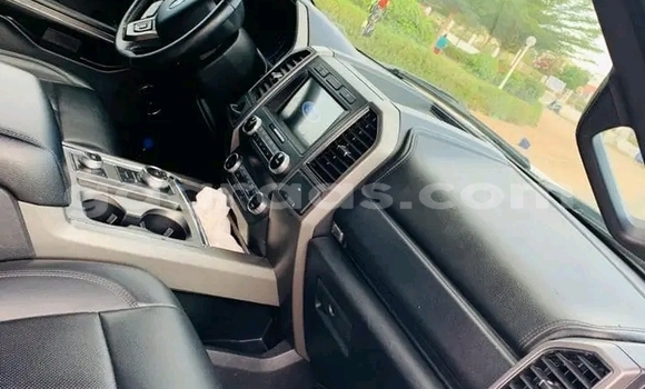 Buy Used Ford Expedition White Car in Dakar in Dakar