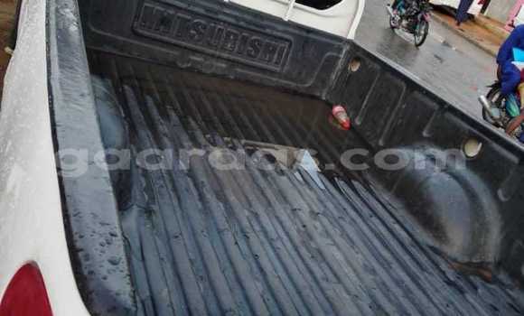 Acheter Occasion Voiture Mitsubishi Montero Blanc à Dakar, Dakar Acheter Occasion Voiture Mitsubishi Montero Blanc à Dakar, Dakar