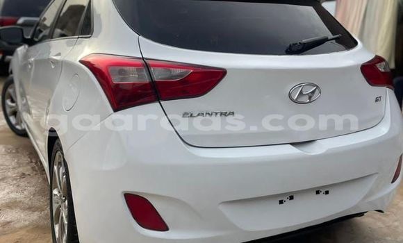 Acheter Occasion Voiture Hyundai Elantra Blanc à Dakar, Dakar Acheter Occasion Voiture Hyundai Elantra Blanc à Dakar, Dakar