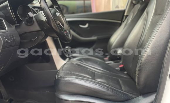 Acheter Occasion Voiture Hyundai Elantra Blanc à Dakar, Dakar Acheter Occasion Voiture Hyundai Elantra Blanc à Dakar, Dakar