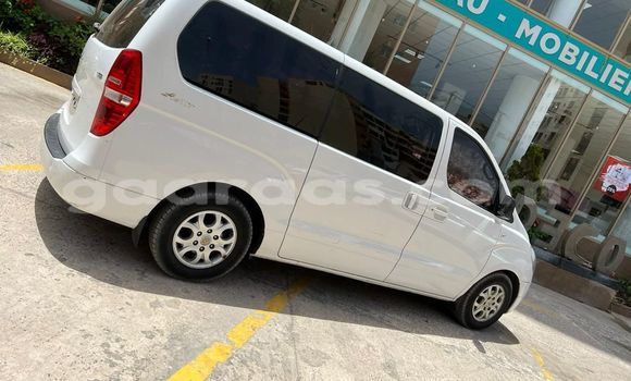 Buy Import Hyundai Starex White Car in Dakar in Dakar Buy Import Hyundai Starex White Car in Dakar in Dakar