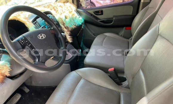 Buy Import Hyundai Starex White Car in Dakar in Dakar Buy Import Hyundai Starex White Car in Dakar in Dakar