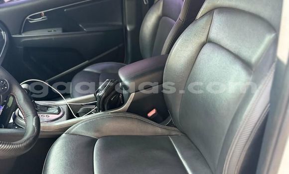 Buy Used Kia Sportage White Car in Dakar in Dakar Buy Used Kia Sportage White Car in Dakar in Dakar