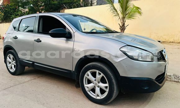 Buy Used Nissan Qashqai Silver Car in Dakar in Dakar