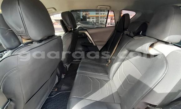 Dieundeu Occasion Toyota RAV4 White Auto in Dakar in Dakar Dieundeu Occasion Toyota RAV4 White Auto in Dakar in Dakar