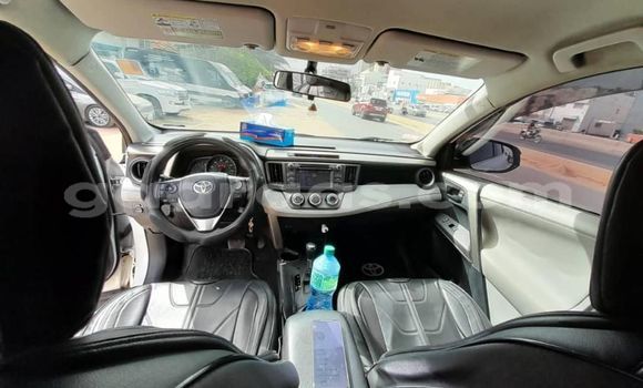 Dieundeu Occasion Toyota RAV4 White Auto in Dakar in Dakar Dieundeu Occasion Toyota RAV4 White Auto in Dakar in Dakar