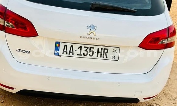 Dieundeu Occasion Ford Explorer White Auto in Dakar in Dakar Dieundeu Occasion Ford Explorer White Auto in Dakar in Dakar