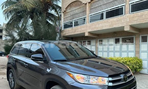 Dieundeu Occasion Toyota Highlander Black Auto in Dakar in Dakar