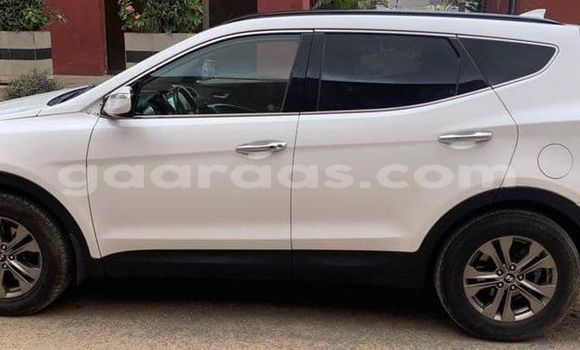 Dieundeu Occasion Hyundai Santa Fe White Auto in Dakar in Dakar Dieundeu Occasion Hyundai Santa Fe White Auto in Dakar in Dakar