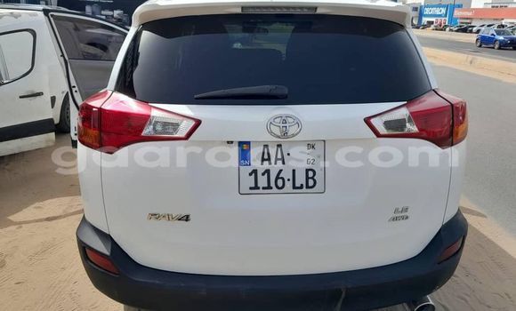 Dieundeu Occasion Toyota RAV4 White Auto in Dakar in Dakar Dieundeu Occasion Toyota RAV4 White Auto in Dakar in Dakar