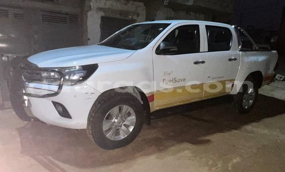 Dieundeu Occasion Toyota Hilux White Auto in Dakar in Dakar Dieundeu Occasion Toyota Hilux White Auto in Dakar in Dakar