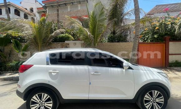 Dieundeu Occasion Kia Sportage White Auto in Dakar in Dakar Dieundeu Occasion Kia Sportage White Auto in Dakar in Dakar