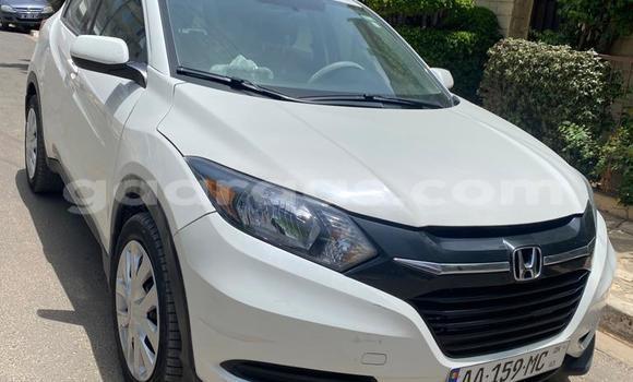 Buy Used Honda HR–V White Car in Dakar in Dakar Buy Used Honda HR–V White Car in Dakar in Dakar