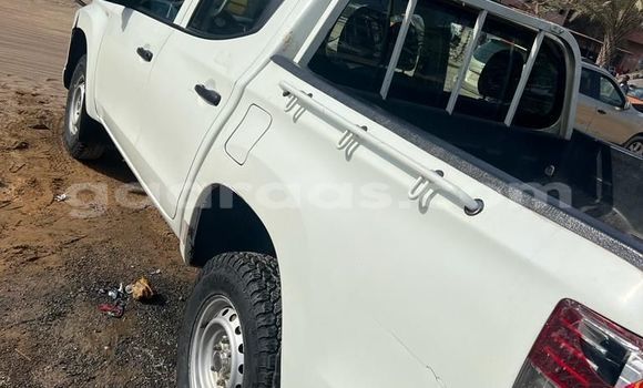 Buy Used Mitsubishi L200 White Car in Dakar in Dakar Buy Used Mitsubishi L200 White Car in Dakar in Dakar