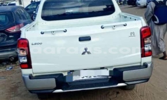 Buy Used Mitsubishi L200 White Car in Dakar in Dakar Buy Used Mitsubishi L200 White Car in Dakar in Dakar