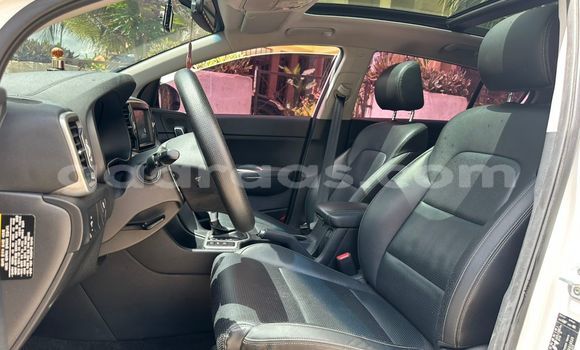 Buy Import Kia Sportage White Car in Dakar in Dakar Buy Import Kia Sportage White Car in Dakar in Dakar