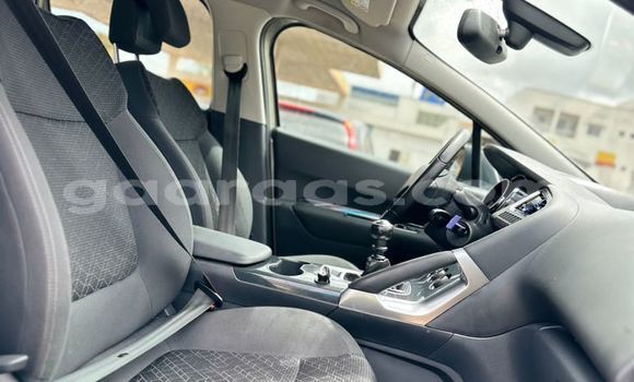 Buy Import Peugeot 3008 Beige Car in Dakar in Dakar Buy Import Peugeot 3008 Beige Car in Dakar in Dakar