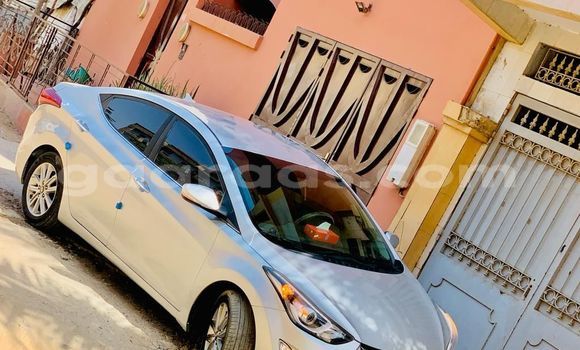 Acheter Import Voiture Hyundai Avante Blanc à Dakar, Dakar