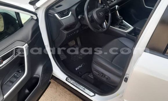 Acheter Import Voiture Toyota RAV4 Blanc à Dakar, Dakar Acheter Import Voiture Toyota RAV4 Blanc à Dakar, Dakar